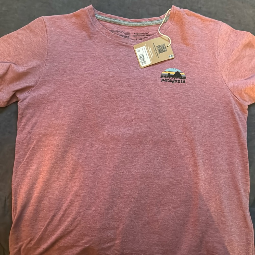 PATAGONIA | Women’s size Medium Patagonia Skyline Stencil Responsibili Tee,NWT